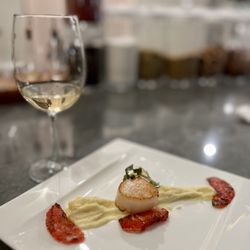 FogRose Atelier - Seared scallop, brûléed grapefruit parsnip-ginger purée Wine: 2016 Terlato Family Vineyards Pinot Grigio