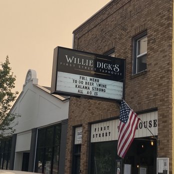 Willie Dicks - Entrance - Gastropubs Near Me - Kalama, Washington