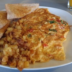 Mamalicious - Rührei mit Tomate, Käse, Zwiebeln und Kartoffeln + Toast