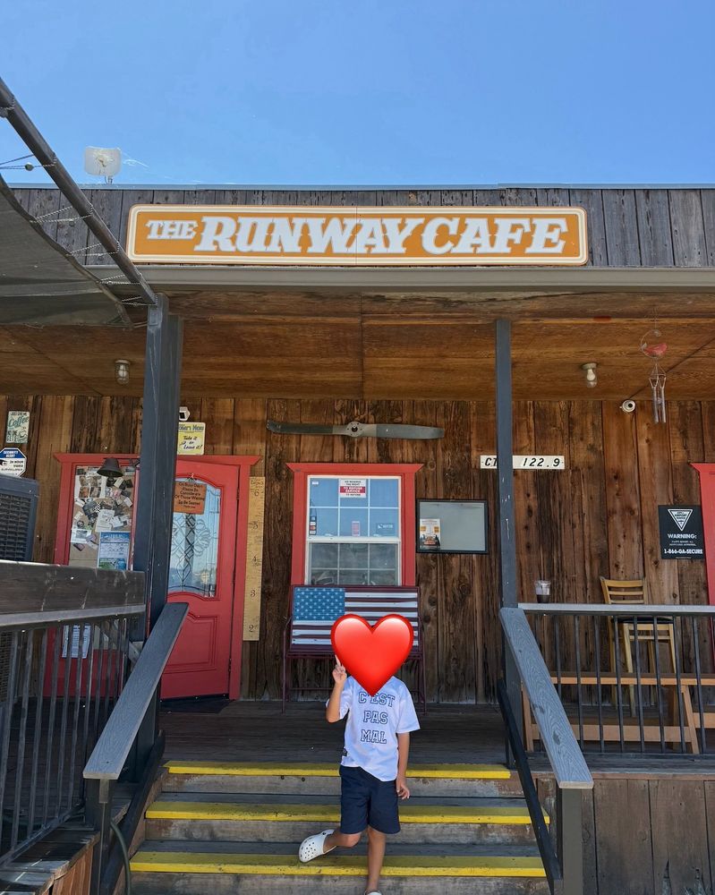 The Runway Cafe Logo