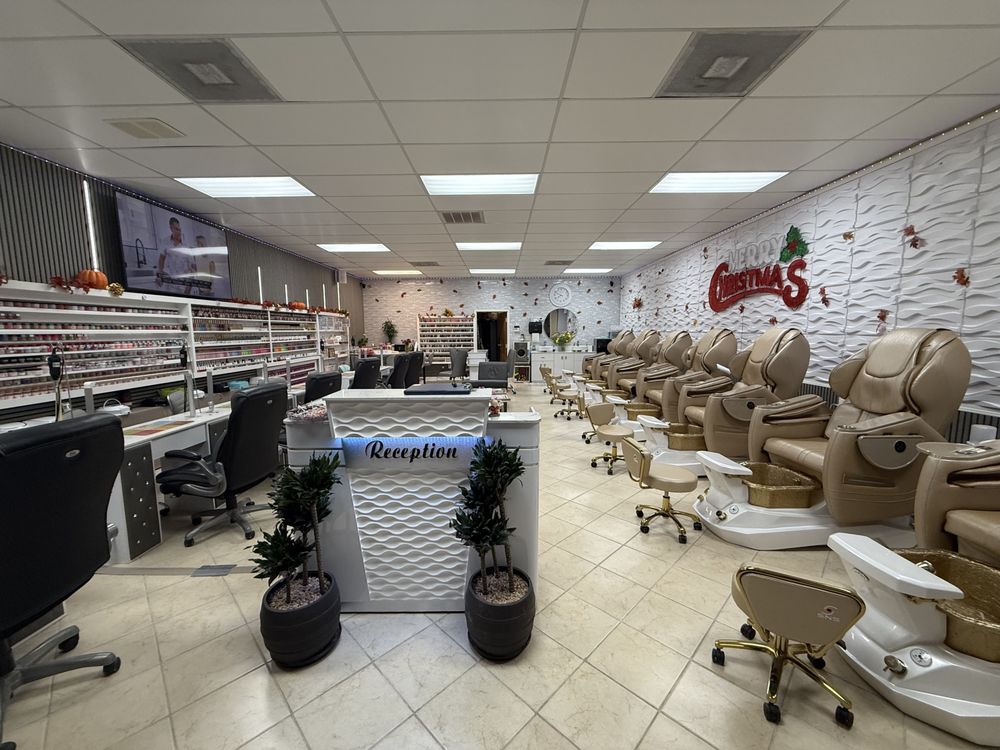 Pink & White Nail Salon Logo