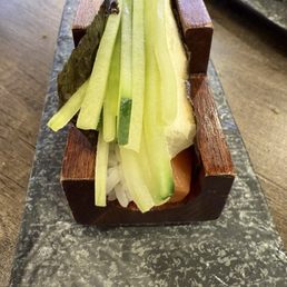 Salmon hand roll