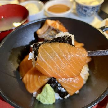 The Blossom - Sake Salmon Oyakodon - Delis Near Me - Palisades Park, New Jersey The Blossom - Sake Salmon Oyakodon - Delis Near Me - Palisades Park, New Jersey