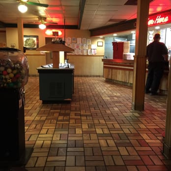 Mazzio's Pizza - Looking at salad bar. - Pizza Near Me - Henryetta, Oklahoma Mazzio's Pizza - Looking at salad bar. - Pizza Near Me - Henryetta, Oklahoma
