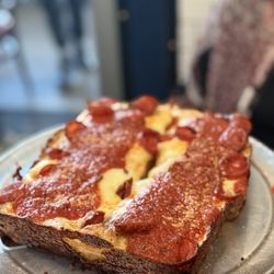 Niles Peacock Kitchen And Bar - Chicago deep dish Cup N Char