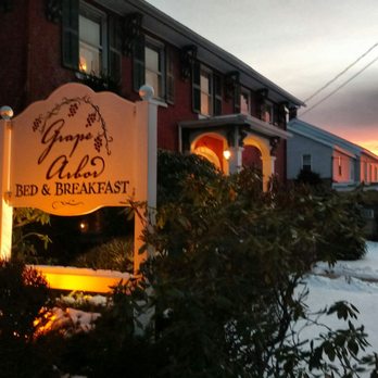 Grape Arbor Bed & Breakfast - Bed & Breakfast Near Me - North East, Pennsylvania Grape Arbor Bed & Breakfast - Bed & Breakfast Near Me - North East, Pennsylvania