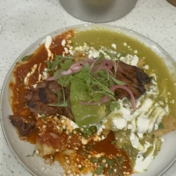 Almuerzo Café - Chilaquiles embarazados y divorciados con bistec - Breakfast & Brunch Near Me - Tustin, California Almuerzo Café - Chilaquiles embarazados y divorciados con bistec - Breakfast & Brunch Near Me - Tustin, California