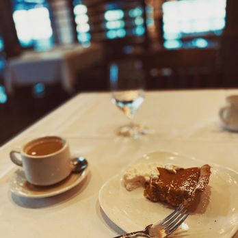Blu Pointe - A lovely river view, complete with coffee and pumpkin pie. - Seafood Near Me - Newburgh, New York