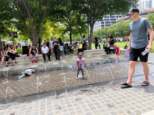 Klyde Warren Park by null