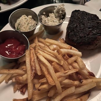 Earls Kitchen + Bar - New American Near Me - Boston, Massachusetts Earls Kitchen + Bar - New American Near Me - Boston, Massachusetts