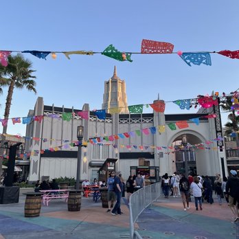 Halloween Horror Nights - Haunted Houses Near Me - Los Angeles, California