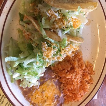 Castillo's Mexican Restaurant - 2 tacos, veg and chicken - Mexican Near Me - Mariposa, California