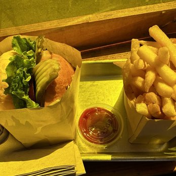 Bandit - Cheeseburger and fries on the outdoor patio. - Breakfast & Brunch Near Me - San Francisco, California Bandit - Cheeseburger and fries on the outdoor patio. - Breakfast & Brunch Near Me - San Francisco, California