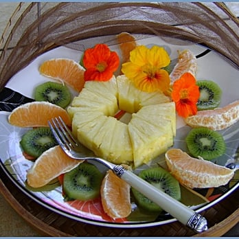 Ocean Breeze Hideaway - Breakfast fruit platter - Bed & Breakfast Near Me - Kihei, Hawaii