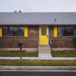 Yellow Butterfly Spa - Such a cute building!