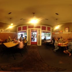 Fox's Pizza Den - A panorama of the interior