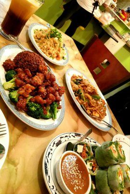 Cherry Street Thai by null