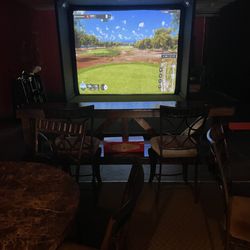 Bucksnorts has male and female golf clubs if you don't bring yours.
