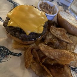 Burger (very good) with chips (bland and hard)