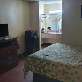 Econo Lodge Inn & Suites - King bed - Hotels Near Me - Forest, Mississippi