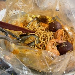 Hook & Reel Cajun Seafood & Bar - Seafood Boil done right! Amazing food & exceptional service, thanks to our server, Tia!