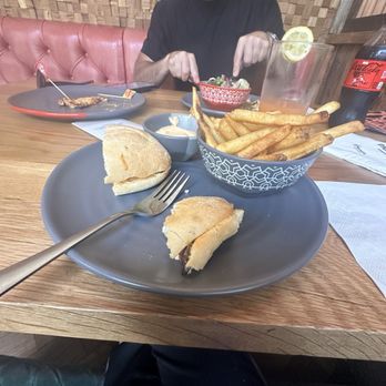 Nando's Peri-Peri - The Chicken "Burger" with PERi Chips - Chicken Shop Near Me - Rosslyn, Virginia Nando's Peri-Peri - The Chicken "Burger" with PERi Chips - Chicken Shop Near Me - Rosslyn, Virginia