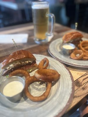 Roundin' 3rd Sports Bar & Grill by null