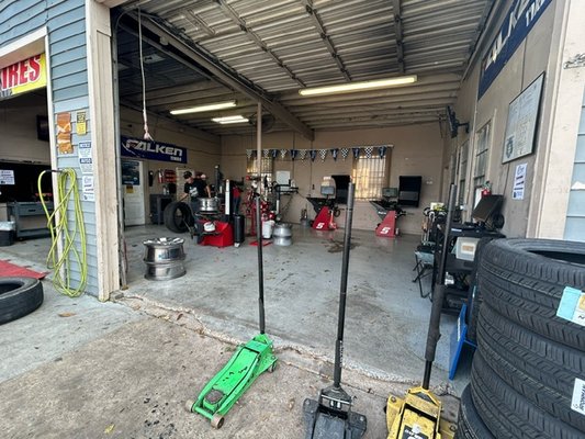 F & R Tire Shop