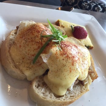 Moena Café - Crab Benedict - Cafes Near Me - Honolulu, Hawaii Moena Café - Crab Benedict - Cafes Near Me - Honolulu, Hawaii