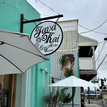 Java Kai Kauai - Entrance area and some outdoor seating - Breakfast & Brunch Near Me - Kapaa, Hawaii
