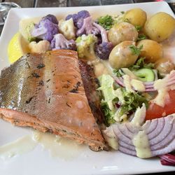 Äspets Rökeri - Varmrökt röding med blomkålsvariation