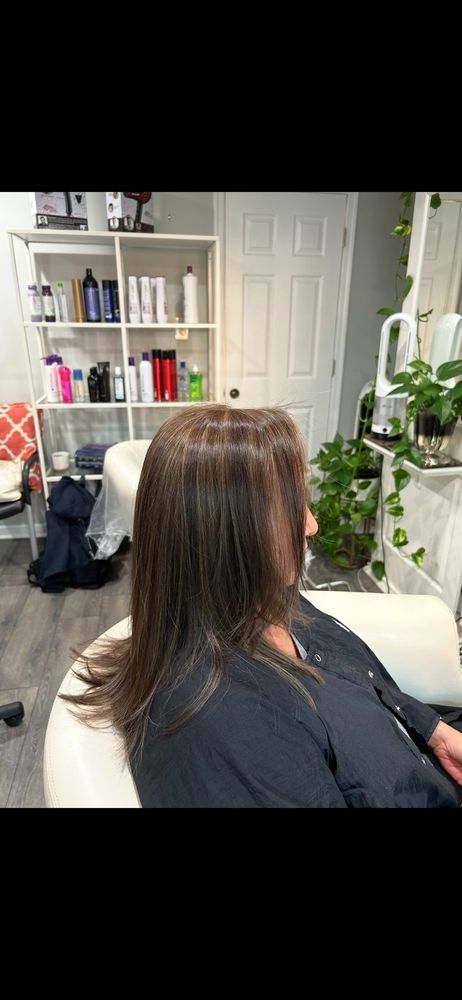 Lily's Hair Studio Logo