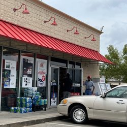 Murphy Express - This gentleman held the door open the entire time we were there. Pumping gas and shopping, too. Not sure why??