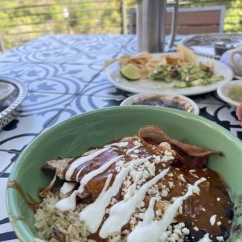 El Monumento - The bowl w/ rice, black beans, potato, bacon, an egg and most flavorful sauces and crema. - Mexican Near Me - Georgetown, Texas