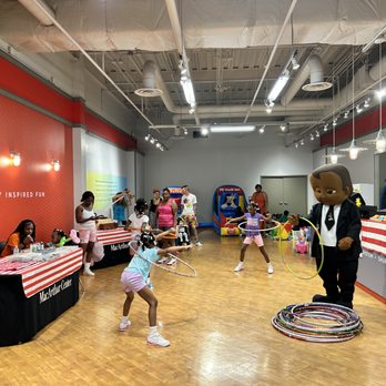 MacArthur Center - MacArthur Center's Kids Club (Monthly Free Events for Kids 10 and Under.) - Shopping Centers Near Me - Norfolk, Virginia MacArthur Center - MacArthur Center's Kids Club (Monthly Free Events for Kids 10 and Under.) - Shopping Centers Near Me - Norfolk, Virginia