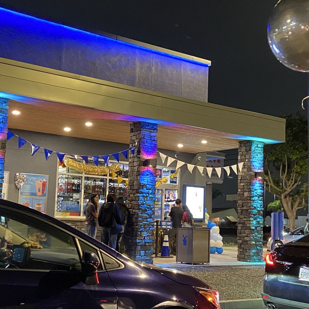 Dutch Bros Coffee - Line in drive thru - Juice Bars & Smoothies Near Me - Garden Grove, California