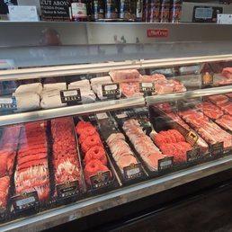 Super clean display case with allllllll the meats. Super clean display case with allllllll the meats.