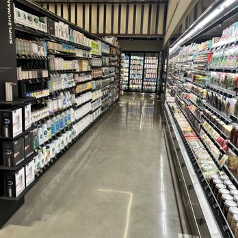 Erewhon - Grocery Near Me - Glendale, California