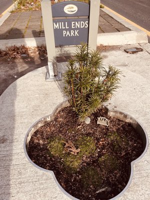 Mill Ends Park by null