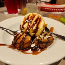 Pluckers Wing Bar - CityView - Fried Oreos with Vanill Ice cream