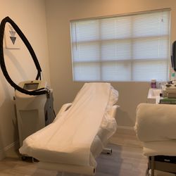 AKAAS Laser MedSpa - Laser room