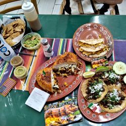 La Sultana Supermarket - Lunch inside the Mexican grocery store