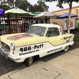 Love this classic Renault.