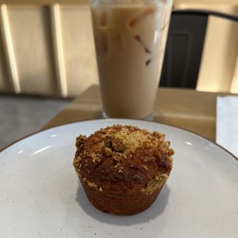 Juniper - Orange cake and an iced chai latte - Coffee & Tea Near Me - San Francisco, California Juniper - Orange cake and an iced chai latte - Coffee & Tea Near Me - San Francisco, California