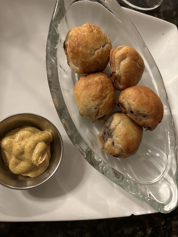 MOOSE RIVER LODGE Updated July 2024 13 Photos 581 Main St