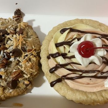 Crumbl - Crestwood - The banana split cookie is on the right - Bakeries Near Me - Crestwood, Missouri Crumbl - Crestwood - The banana split cookie is on the right - Bakeries Near Me - Crestwood, Missouri