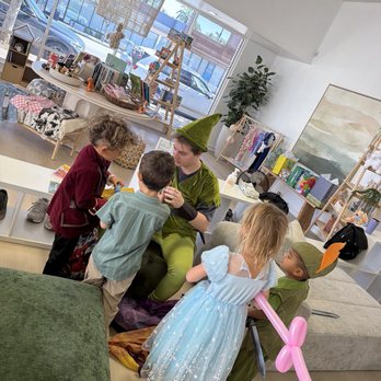 The Princess Party - Peter Pan reading to the kids - Party Characters Near Me The Princess Party - Peter Pan reading to the kids - Party Characters Near Me
