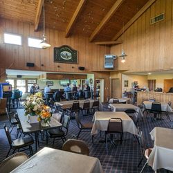 Fairlakes Golf Club - Atmosphere feels like an old reunion venue where no one knows anyone