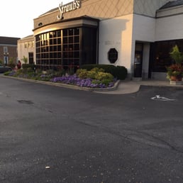 the outside of a restaurant