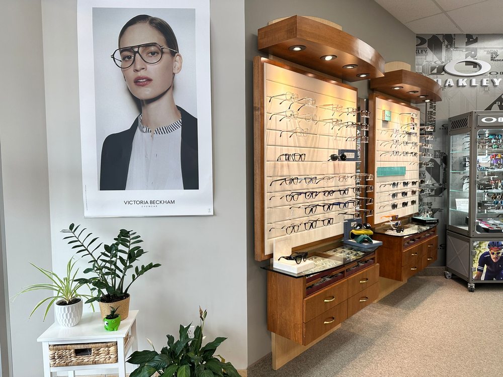 LAKE VIEWS EYE CARE Updated September 2024 13 Photos 281 Goderich